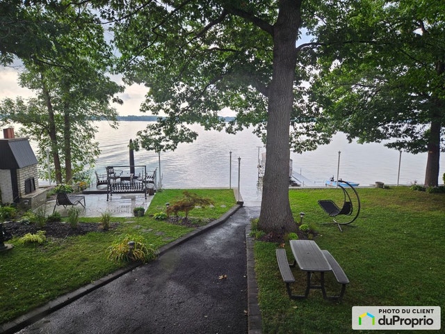 $1,198,000 - Bungalow for sale in Venise-En-Quebec — photo 1