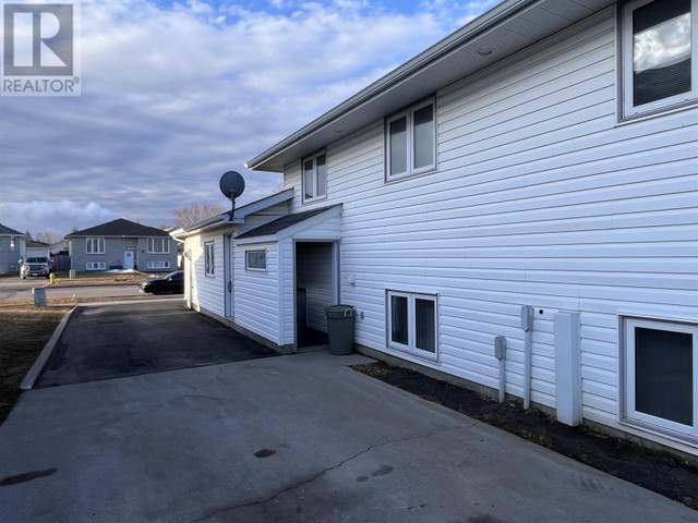 755 Porcupine BLVD Thunder Bay, Ontario in Houses for Sale in Thunder Bay - Image 4