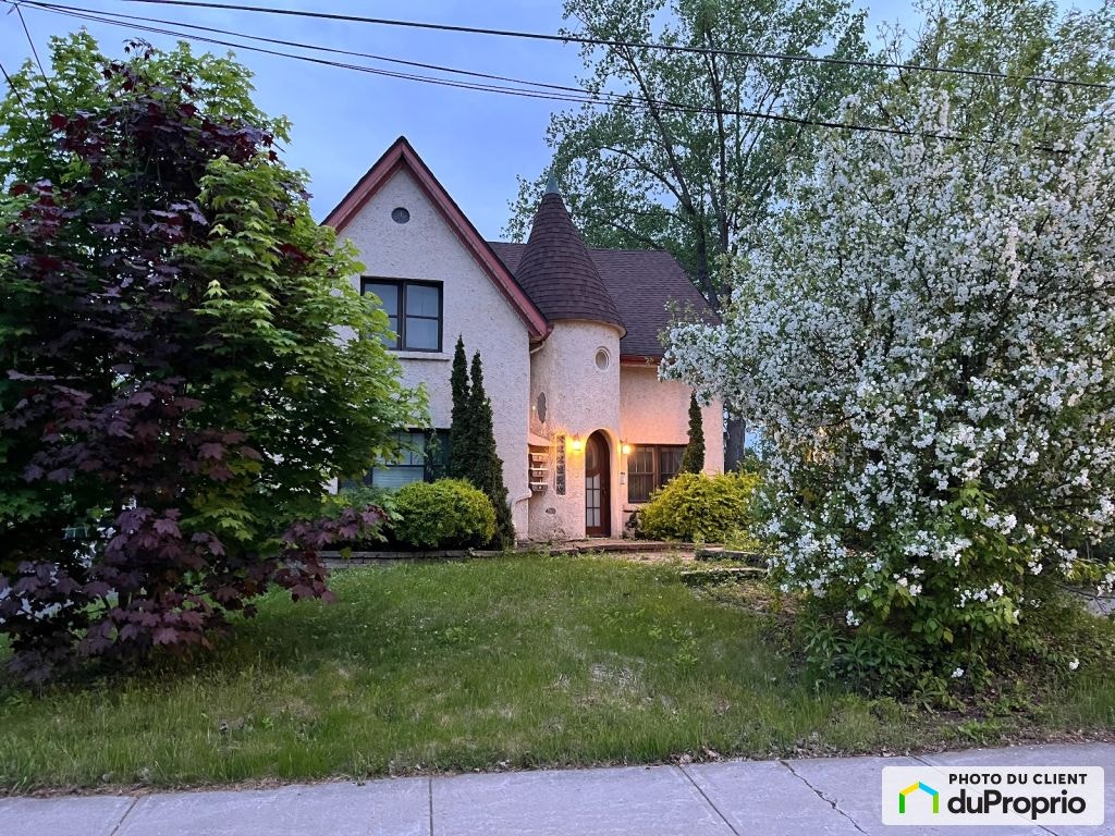 $749,000 - Condominium for sale in Longueuil (Vieux-Longueuil) — photo 1