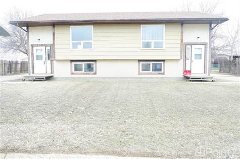 25 - 27 Patricia DRIVE in Houses for Sale in Moose Jaw