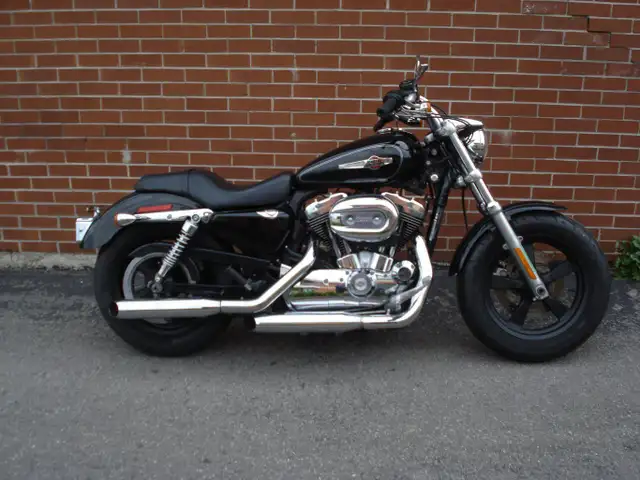 2011 XL1200C Custom in Street, Cruisers & Choppers in City of Toronto - Image 2