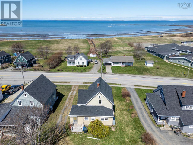 8378 Highway 1 Meteghan, Nova Scotia in Houses for Sale in Yarmouth - Image 4