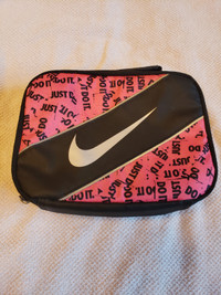NIKE girls lunch bag. Brand new. Never used.
