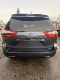 **CARS TRUCKS SUV 4X4 VAN AWD EDMONTON FINANCING AVAILABLE EASY FINANCING ** 2017 TOYOTA SIENNA XLE... (image 7)