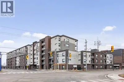 *GARAGES AVAILABLE *BARRIER FREE UNIT* Tecumseh Gateway Tower, luxury newer, 2 bedroom and 2 bathroo...