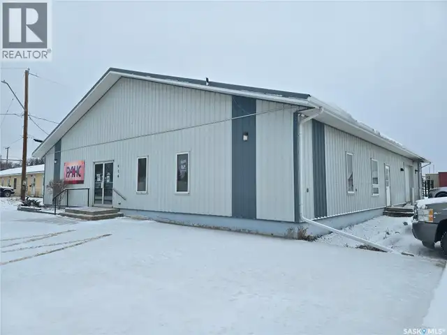 416 7TH AVENUE NW Weyburn, Saskatchewan in Commercial & Office Space for Sale in Regina - Image 3