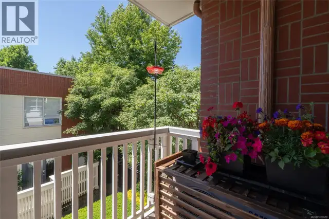 201 380 Waterfront Cres Victoria, British Columbia in Condos for Sale in Victoria - Image 13