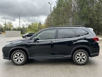 // ACCIDENT FREE!! // This 2022 Subaru Forester Touring AWD is a smart compact SUV built for Canadia... (image 9)