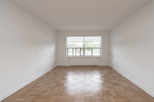 Semi renovated one bedroom, Yonge and St. Clair - ID 2478 in Long Term Rentals in City of Toronto - Image 4