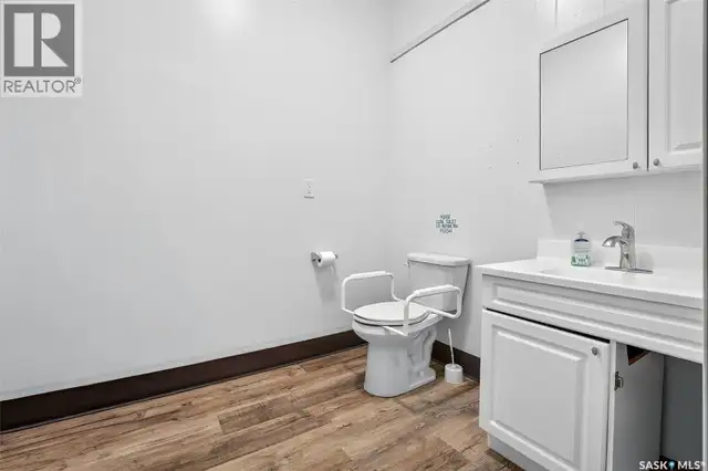 220-222 Main STREET N Moose Jaw, Saskatchewan in Commercial & Office Space for Sale in Moose Jaw - Image 14