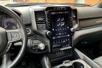 5.7 L 8 Cyl Engine Vehicle Options: Leather Interior, Panoramic Roof, Apple Or Android Auto, Apple O... (image 5)