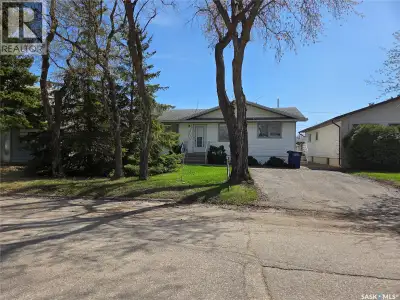 Great starter or retirement property in a quiet neighborhood. 1040 sqft home with front facing kitch...