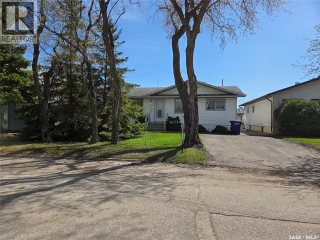 718 98th AVENUE Tisdale, Saskatchewan in Houses for Sale in Saskatoon - Image 2