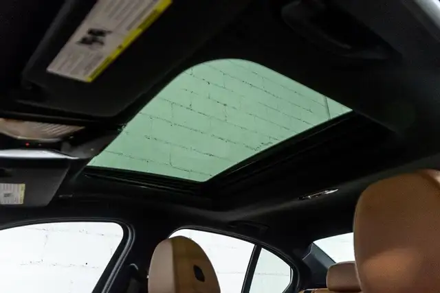 2023 BMW 3 Series 330i xDrive | Premium Amélioré | Cockpit in Cars & Trucks in City of Montréal - Image 17