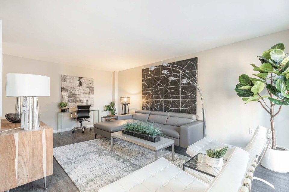 Bright & Convenient 1 Bed Apartment in an Amenity Rich Location! 2