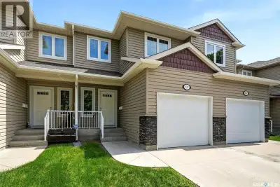 Welcome to 837 Connaught Street, a move in ready townhouse condo in the well maintained Rose Pointe...