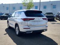 People can't stop talking about this widely acclaimed 2022 Mitsubishi Outlander ES | 4WD | Backup Ca... (image 2)