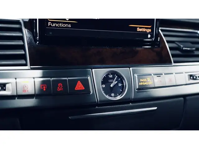 2014 Audi A8 L PANO/360CAM/NAV/20 IN RIMS/DRIVE ASSIST/BOSE in Cars & Trucks in Mississauga / Peel Region - Image 29