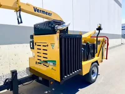 ! PROFESSIONAL SERIES 19" DIAMETER 135 HP CUMMINS POWERED WOOD CHIPPER ! THESE ARE VERY HARD TO COME...