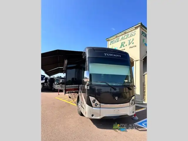 2019 Thor Motor Coach Tuscany 45MX only 020,049 Miles in RVs & Motorhomes in Moncton - Image 6