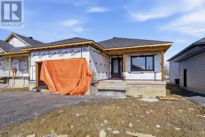 **Full HST Rebate included in Listing Price** Welcome to the stunning Chase Meadows community in Lon...