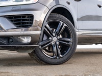 CARGET AUTOMOTIVE is thrilled to offer this 2017 Volkswagen Touareg Wolfsburg Edition, a premium mid... (image 2)