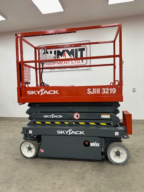 2017 Skyjack SJ3219 Electric Scissor Lift in Heavy Equipment in Hamilton - Image 11
