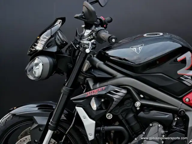 2022 Triumph Street Triple R Sapphire Black in Street, Cruisers & Choppers in Oshawa / Durham Region - Image 20