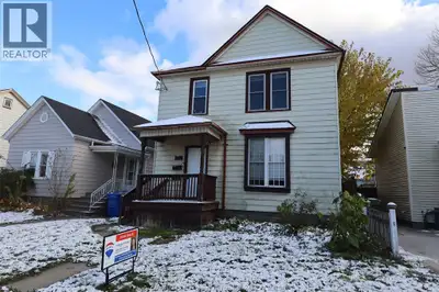 Exceptional investment opportunity just steps from Riverside Drive! Pick your own tenants and set yo...