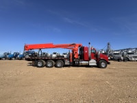 LOW LOW HRS! 2015 Kenworth T800 Tri Drive with Terex General 65 Telelect Digger Derrick Helical Scre... (image 1)