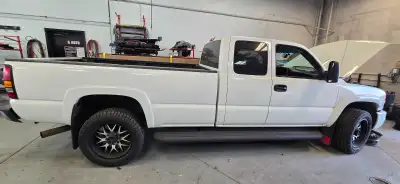 UP FOR SALE! 2006 GMC SIERRA 3500 1 TON 6.6L DURAMAX TRUCK HAS 273,037KM EQUIPPED WITH AN OKANAGAN C...