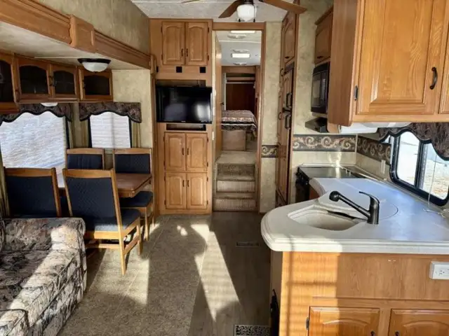 2008 Keystone RV Montana 2955RL in Travel Trailers & Campers in Penticton - Image 6