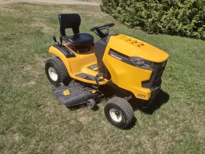 Tracteur a gazon CUB CADET XT1 18 hp 42'' de coupe 126 hrs année, View more