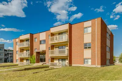 Affordable Apartments for Rent - Lakewood Manor - Apartment for