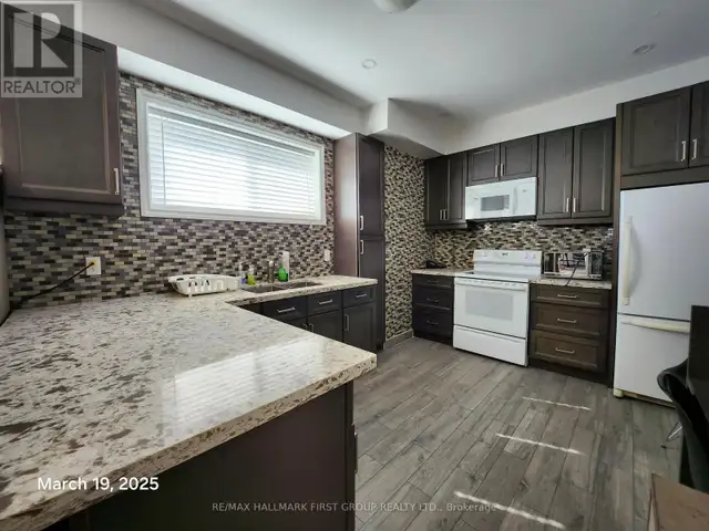 1400 DUNDAS STREET E Whitby (Blue Grass Meadows), Ontario in Commercial & Office Space for Rent in Oshawa / Durham Region - Image 4