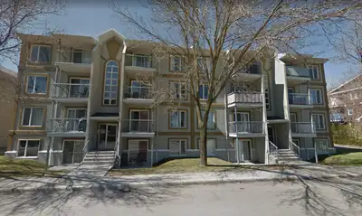 Grand 4 1/2 de 1200 pc dans le quartier Limoilou. Logement de style condo à aires ouvertes situé au...