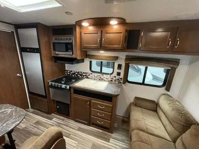 2017 JAYCO JAYFLIGHT 23RB (FINANCING AVAILABLE) in Travel Trailers & Campers in Strathcona County - Image 7