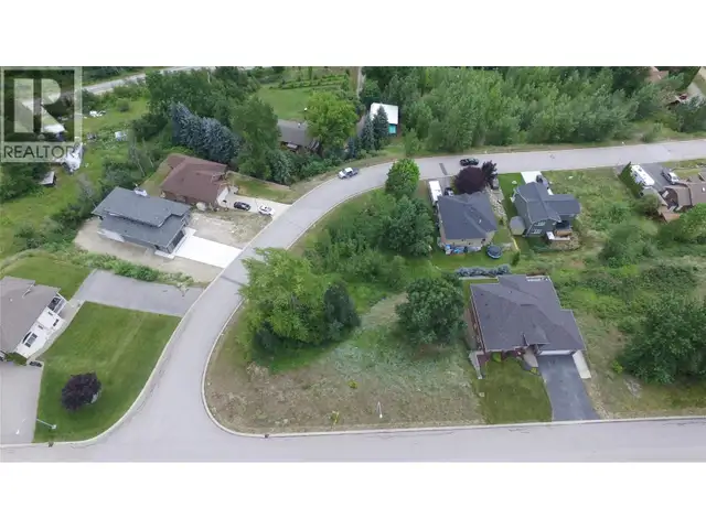 928 8th Street Montrose, British Columbia in Land for Sale in Nelson - Image 7