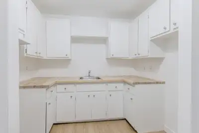 Appartement 4 et demi dans un immeuble de 43 unités situé dans Neufchâtel/Lebourgneuf. Étant localis...