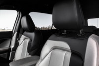 This Jeep Cherokee has a dependable Intercooled Turbo Gas/Electric I-4 1.6 L/98 engine powering this... (image 9)