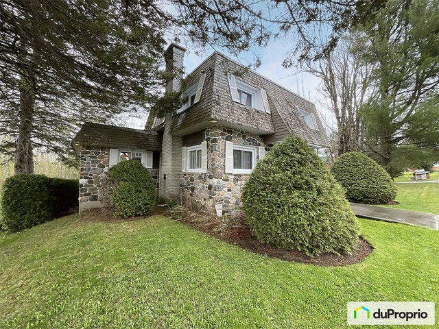 $320,000 - 2 Storey for sale in La Patrie — photo 1