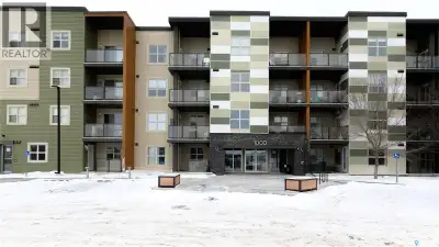 Welcome to this well-maintained 1 bedroom + den condo located in the desirable community of Harbour...