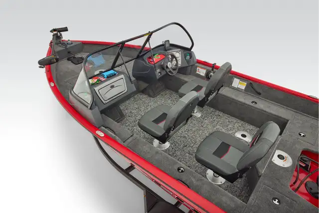 2026 TRACKER ProGuide V-16 Walk Thru fishing boat in Powerboats & Motorboats in Vernon - Image 32