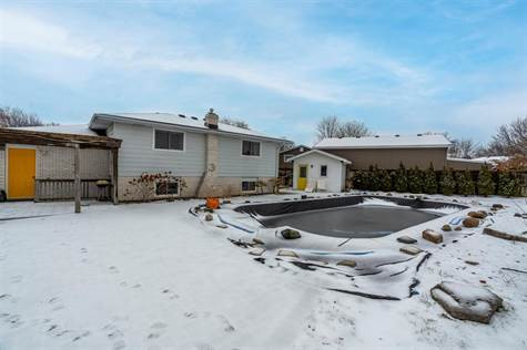 Freehold in Houses for Sale in Sarnia - Image 4