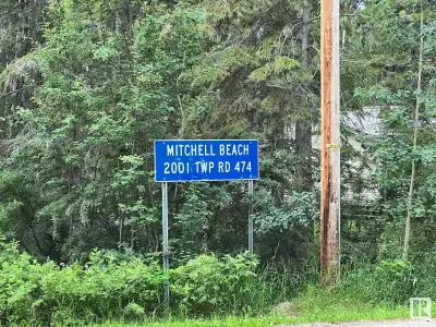 PIGEON LAKE ~ Mitchell Beach ~~ Short Walk to Beach through Park Reserve at end of your street. Lot...