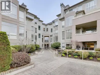 The very Popular Royal Oaks home offers your comfort and style in this spacious 2 bedroom, 2 bath co...