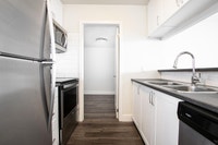 Steps away from a wide variety of restaurants, transit options, cafes, retail stores, and parklands.... (image 3)