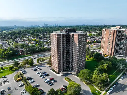 Spacious and airy 1+DEN suite. 1000 sq.ft in one of the best locations in the city! Starting from $2...