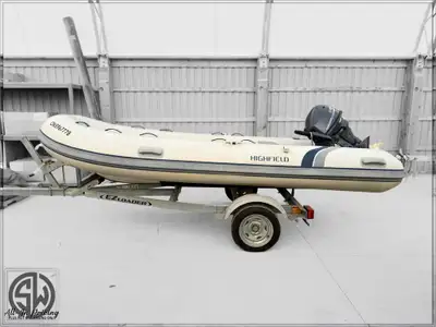 2015 Highfield CL380 Equipped with: -25 Hp Yamaha Trailer not included 2 cylinders, Gasoline, Coolin...