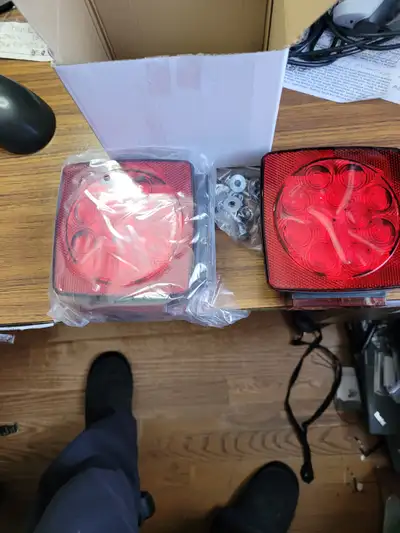 BRAN NEW SUBNERSABLE LED TRAILER LIGHTS , I HAVE THREE TYPES OF BRAN NEW SUBMERSABLE LRD TRAILER LIG...
